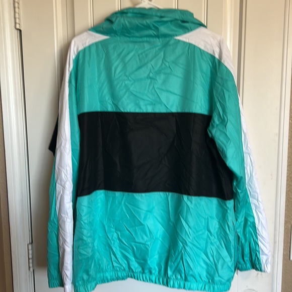 Pink windbreaker - Picture 2 of 4